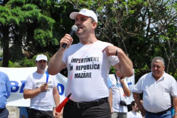 Protest la Primăria Constanţa: Cerem desfiinţarea 